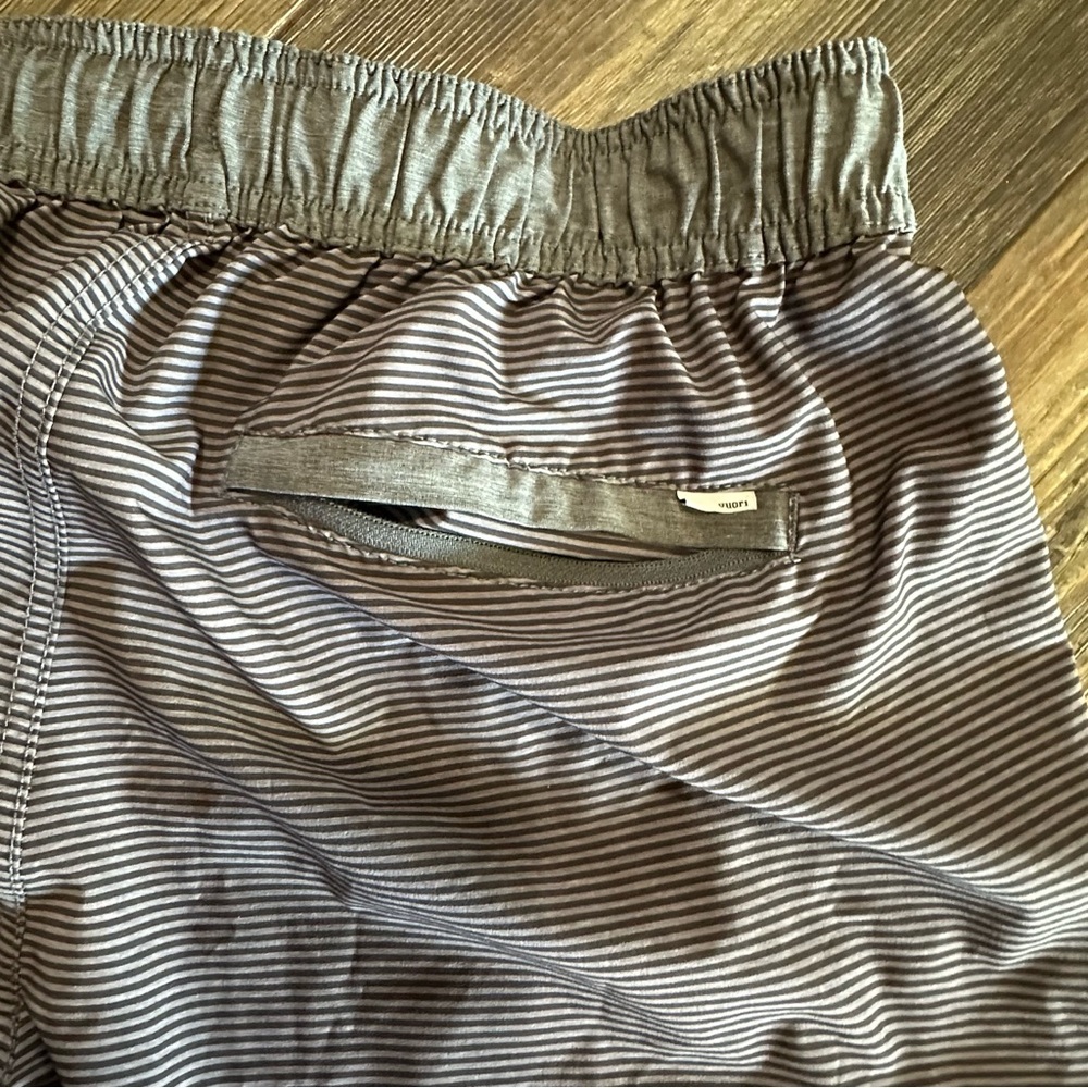 Vuori Banks striped athletic shorts Men's S gray and black running workout - Picture 5 of 11